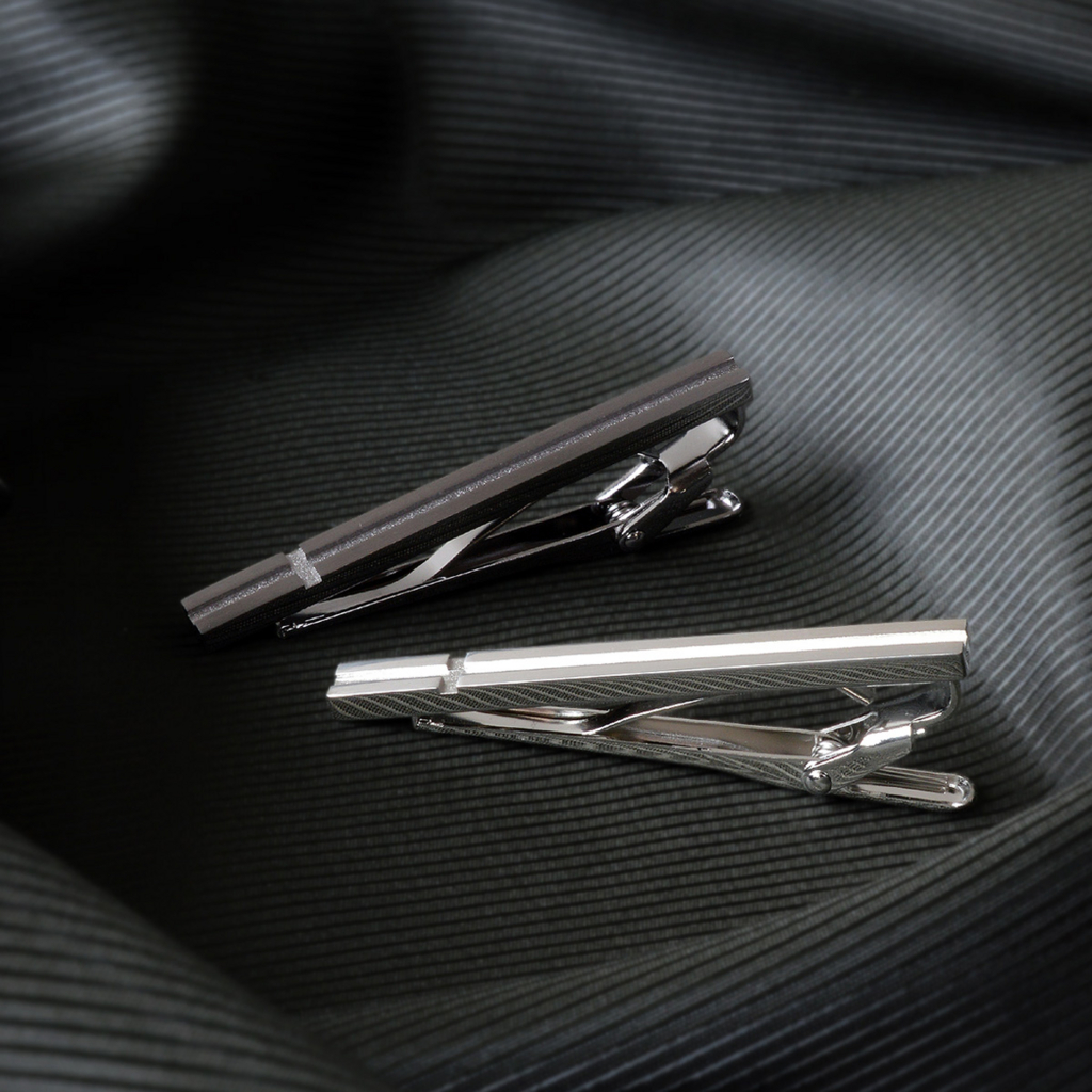 金属の表面加工を駆使したネクタイピン スワロフスキー Tavarat タバラット 公式ブログ