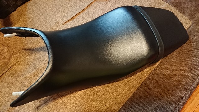 VTR250のシートを自作でアンコ盛りしてみた話 - たわけものブログ