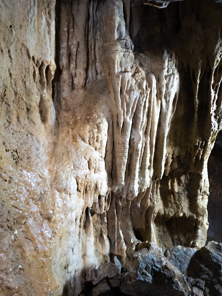 宇津野洞窟を観光 - 飛行機搭乗奇行