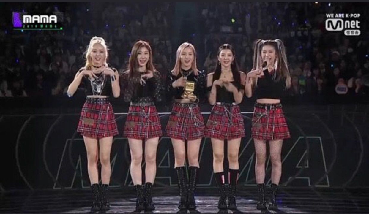 ITZY&TXT、「2019 MAMA」新人賞受賞!ファンや事務所関係者に感謝の気持ちを伝える - 韓information.
