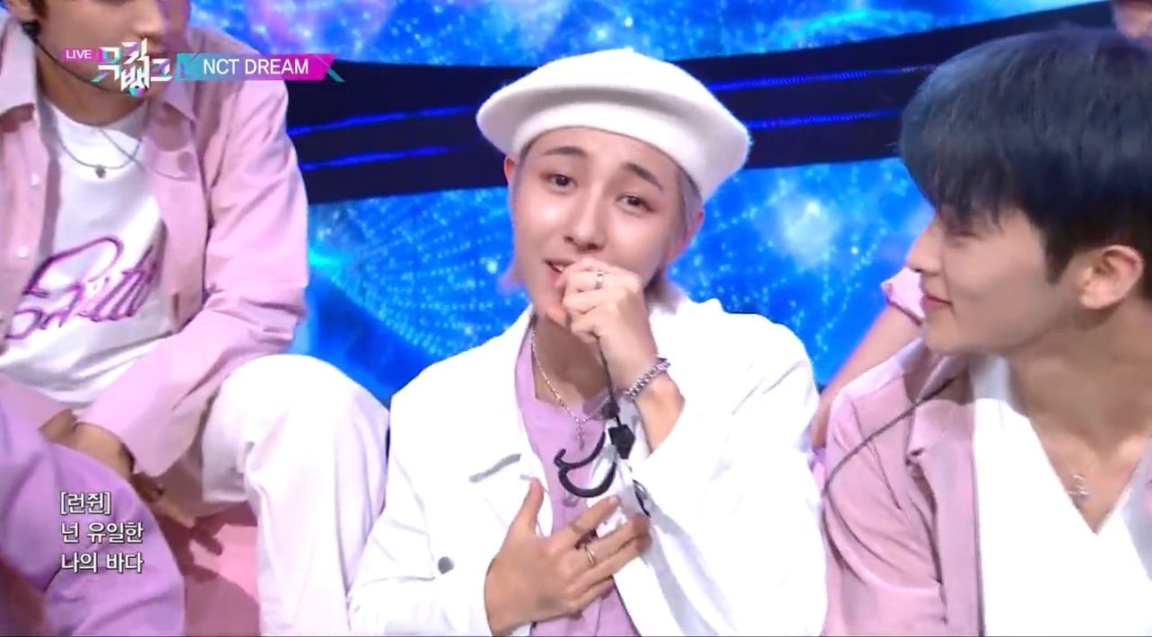 Nct Dreamロンジュン ミューバンでの放送事故 口パク が凄いと話題に マイク忘れてステージへ 韓information