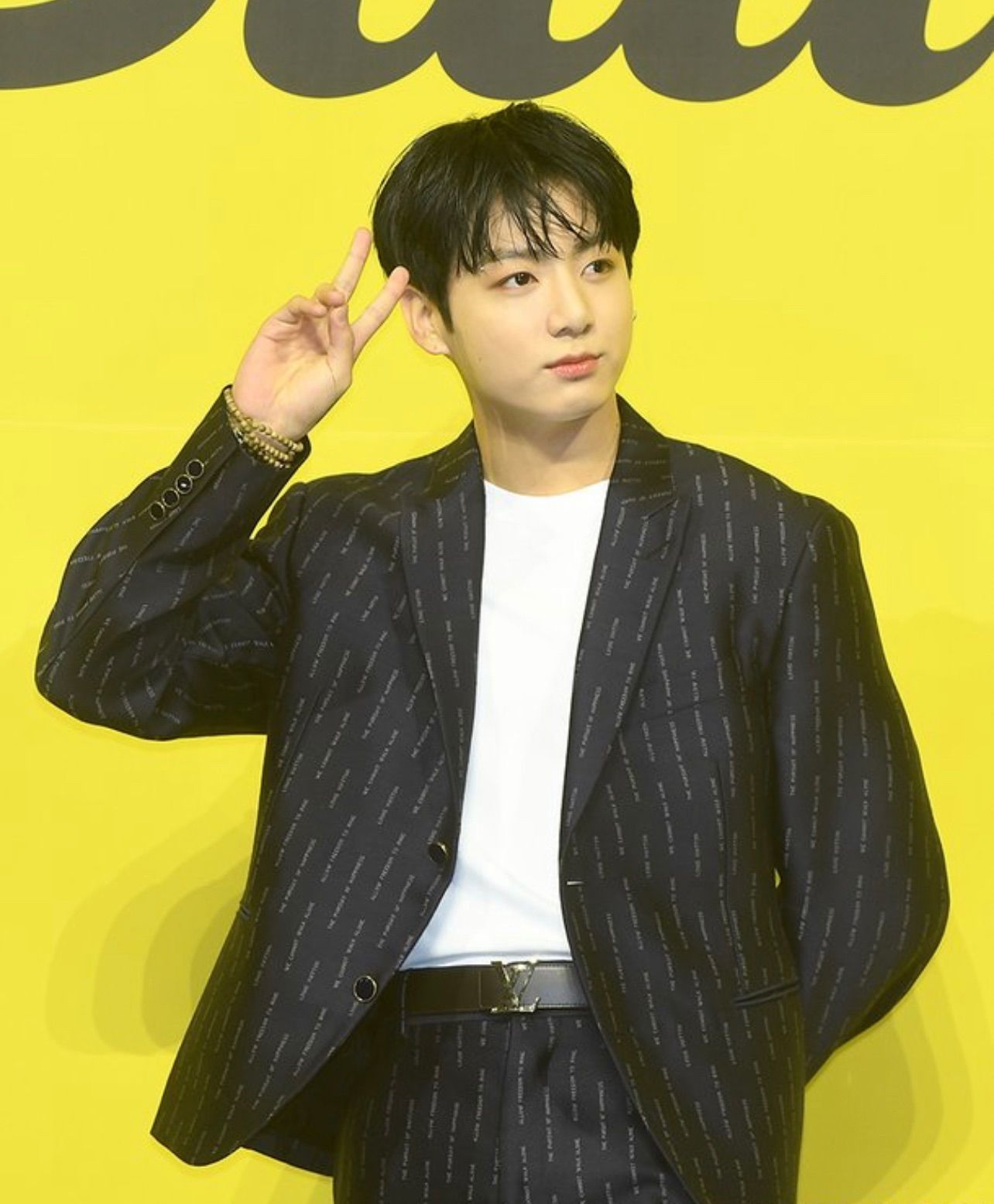 Btsジョングク 黒髪短髪 眉ピアスが話題に 新曲発表記念記者会見に登場 韓information