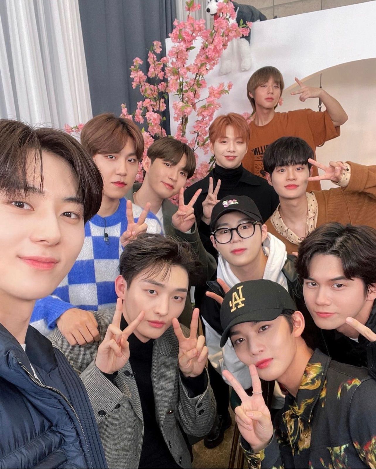 Wanna One 解散から2年10ヶ月振りに再集結 ジェファンがインスタに団体写真投稿 韓information