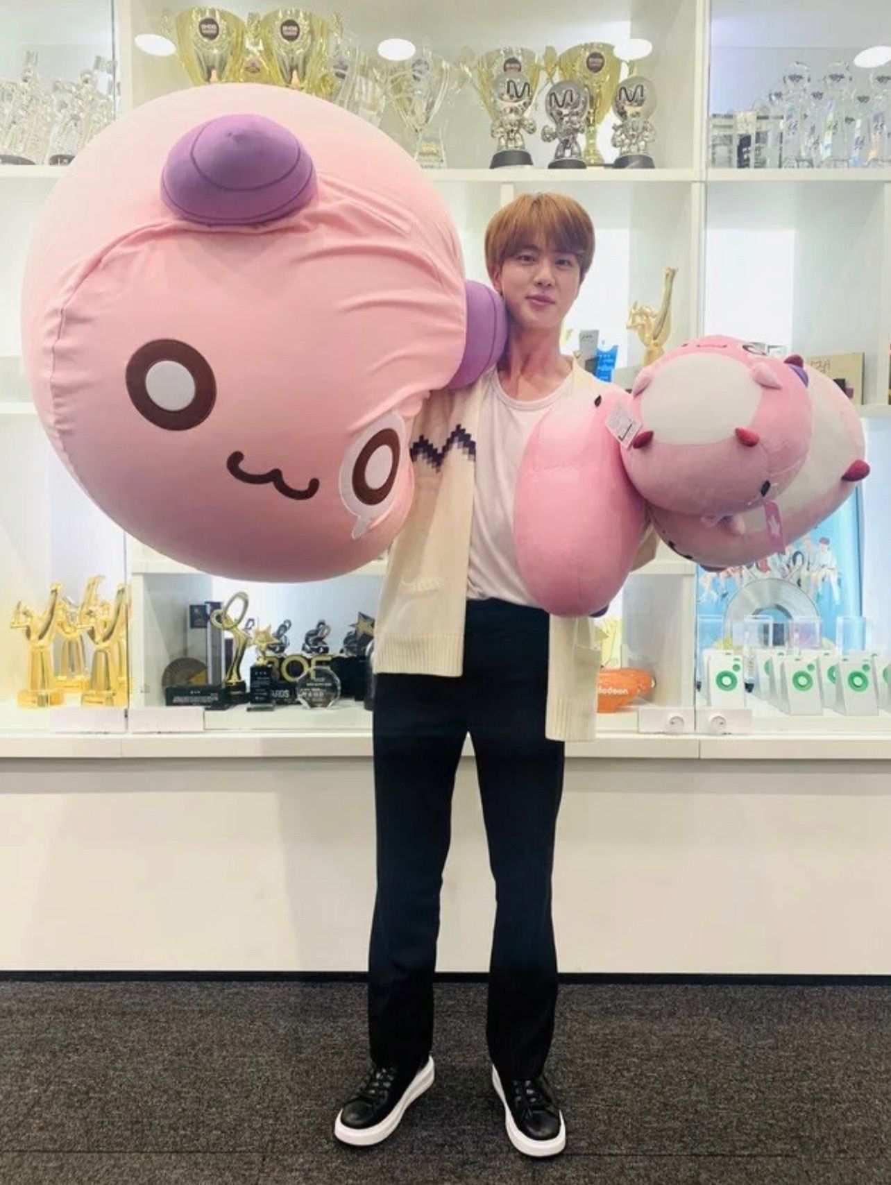 BTS ジン メイプルストーリー ピンクビーン スノードーム ウォーターボール BTS ジン メイプルストーリー ピンクビーン スノードーム