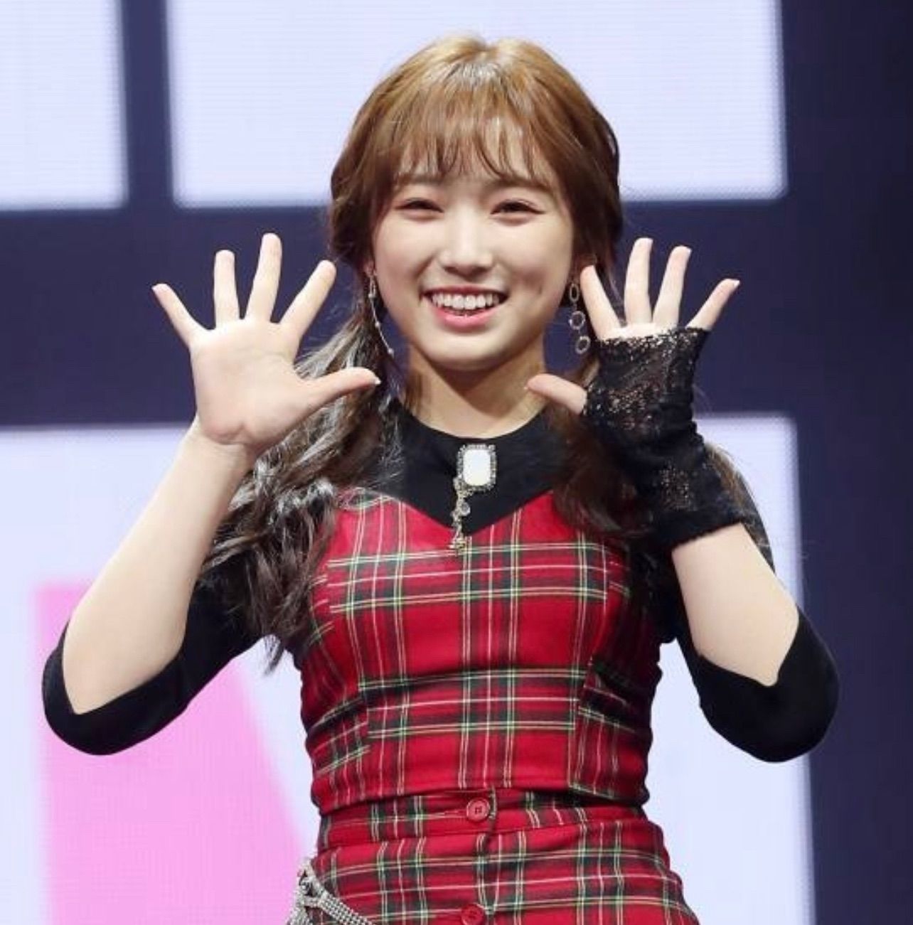 元IZ*ONE「矢吹奈子」日本所属事務所と契約終了… 韓国でも注目集まる - 韓information.