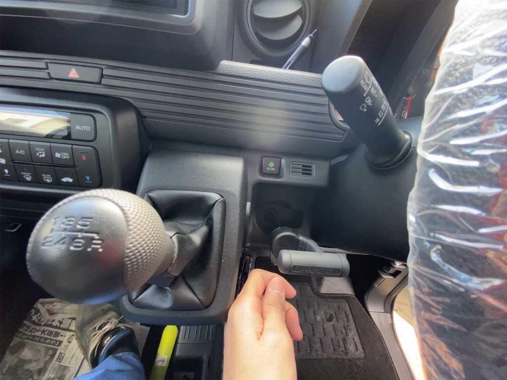 ホンダ N Vanマニュアル車のサイドブレーキがまさかのスティックタイプだった件について Mhoエンジニアリング ホンダ N Vanマニュアル車のサイドブレーキがまさかのスティックタイプだった件について Mhoエンジニアリング