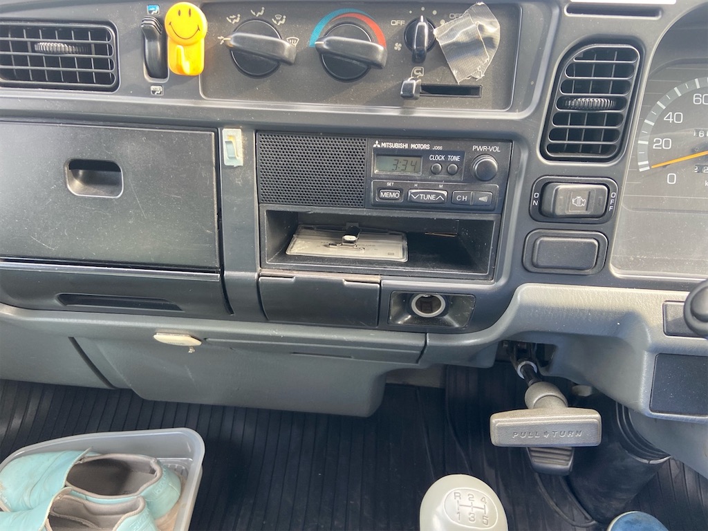 キャンターのエアコンスイッチ交換 エアコン入れようとしたらもげてしまったという Mhoエンジニアリング キャンターのエアコンスイッチ交換 エアコン入れようとしたらもげてしまったという Mhoエンジニアリング