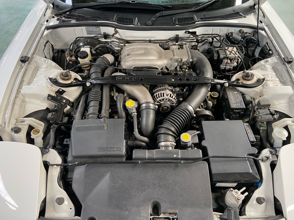 RX7.FD3S、4型のエンジンです マツダ RX-7(FD3S)の種類は？前期と後期の違いまで徹底解説 | CARPRIME