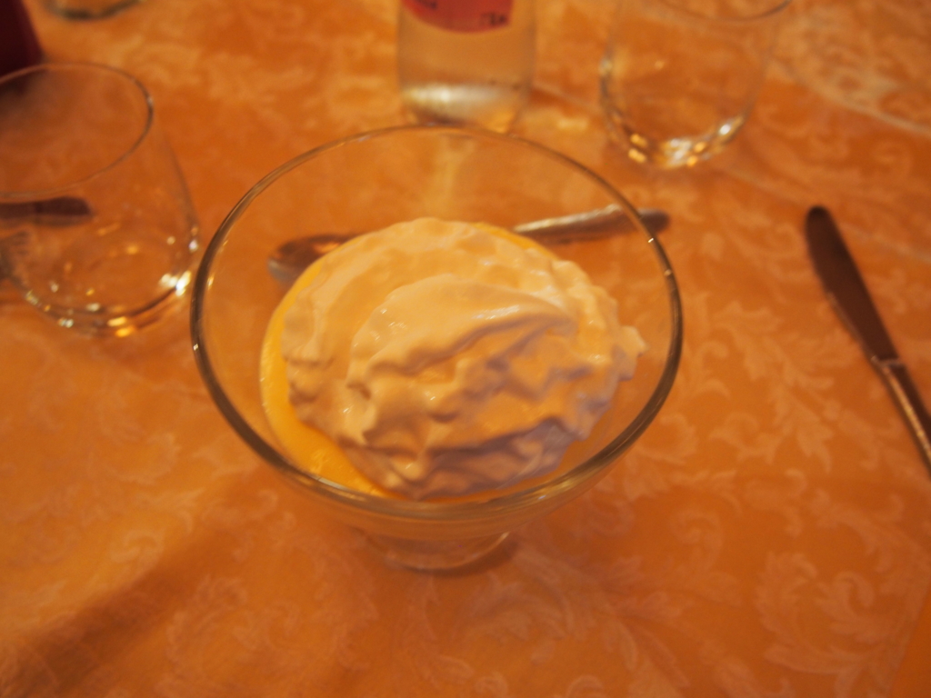 生クリーム生クリームたっぷりの重カロリープリン