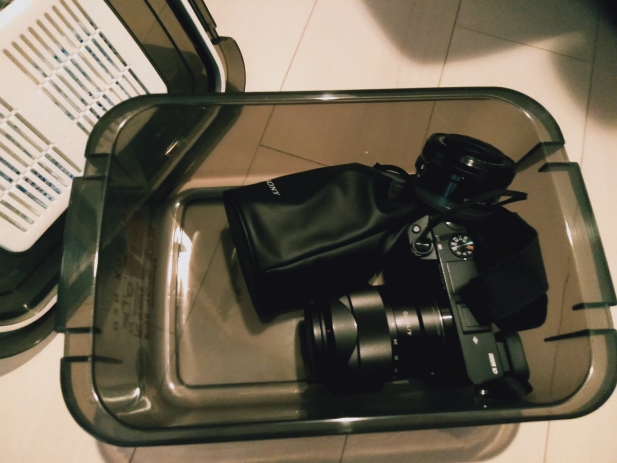 ドライボックスとレンズ