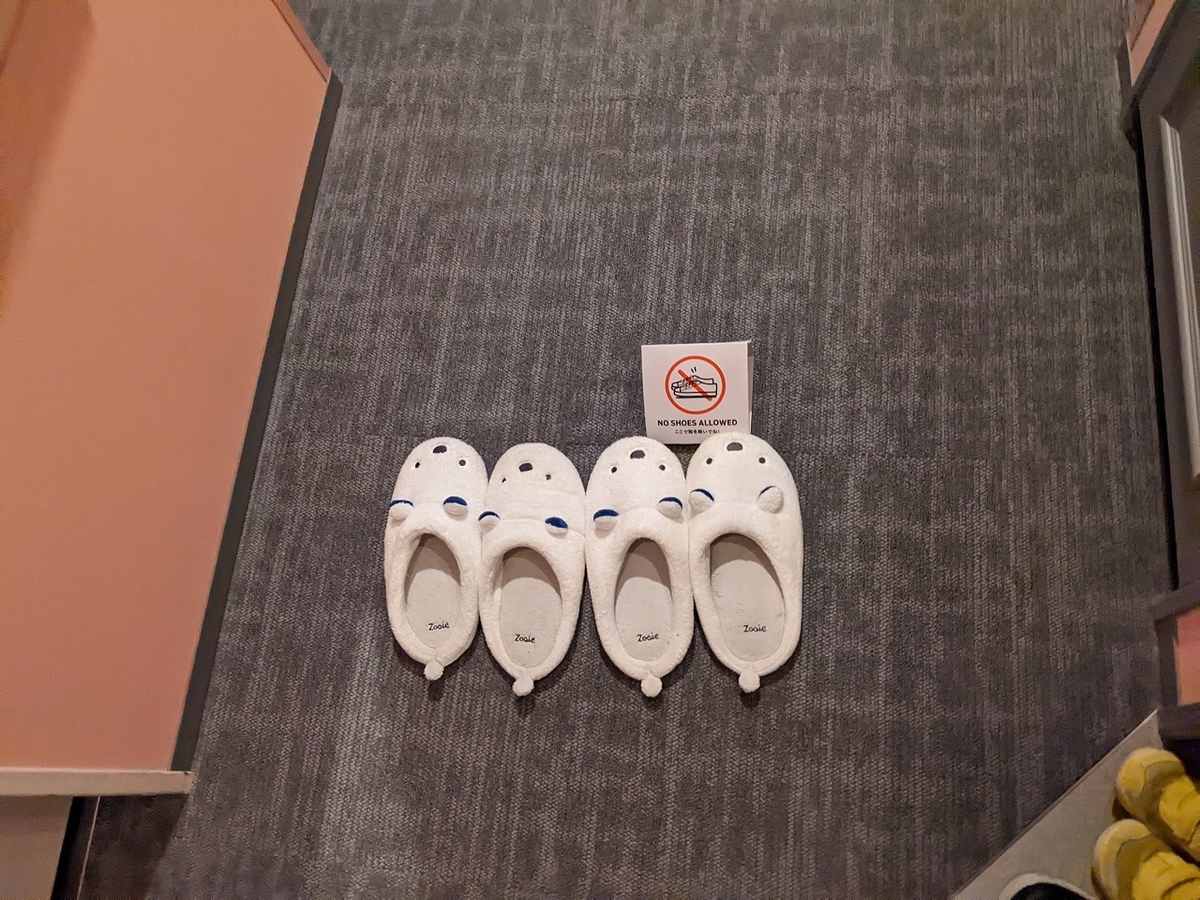 シロクマサンダル