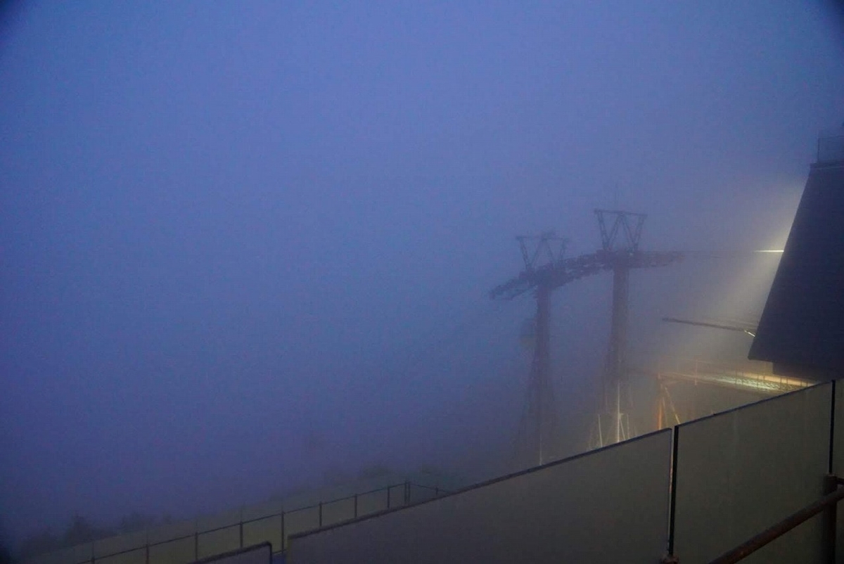 霧だらけの雲海テラス