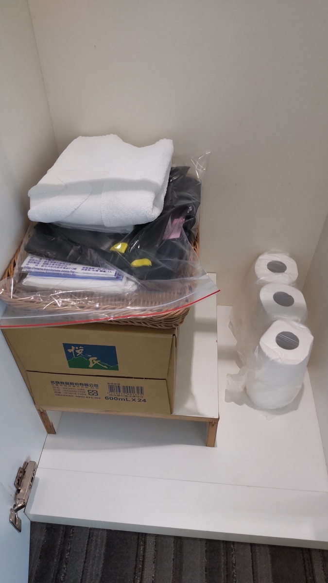 防疫ホテルのクローゼットの備品1