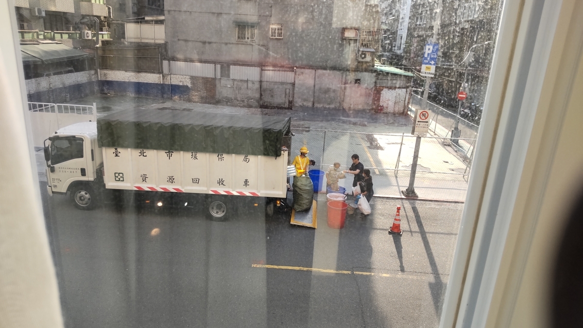ゴミ収集車