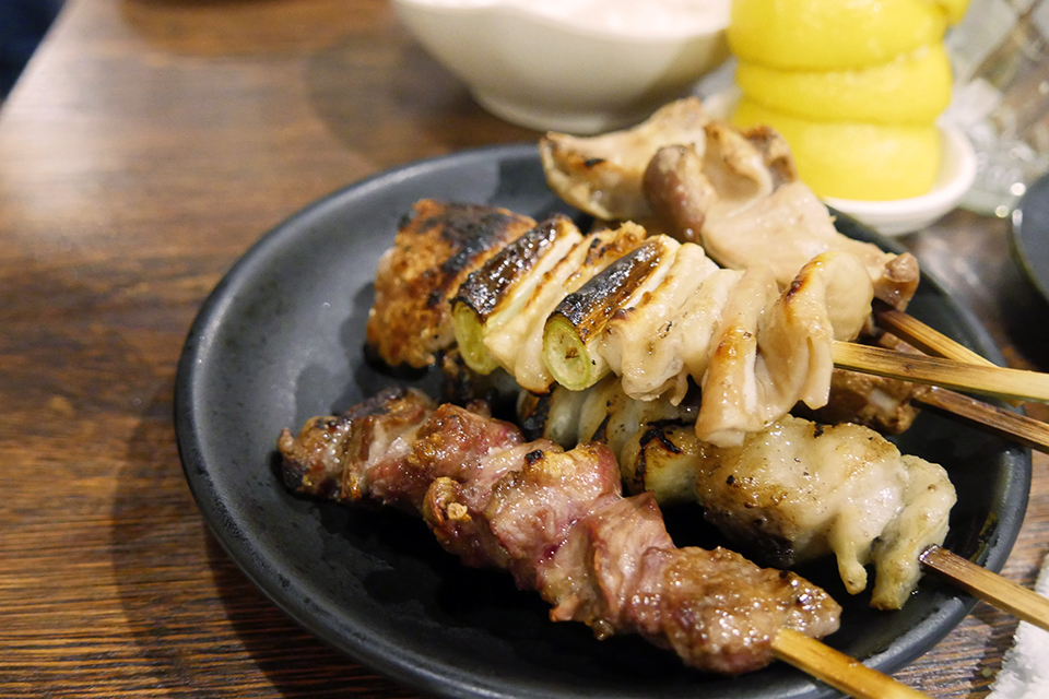 f:id:tentsu_media:20180620181402j:plain もつ焼き5本盛り合わせ