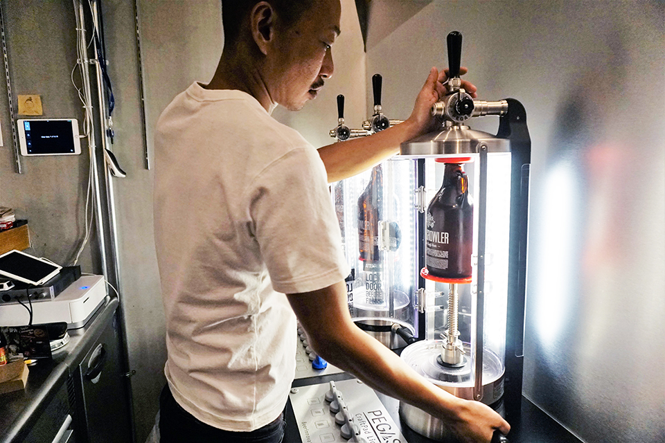 f:id:tentsu_media:20181011191616j:plain クラフトビール瓶詰専用機