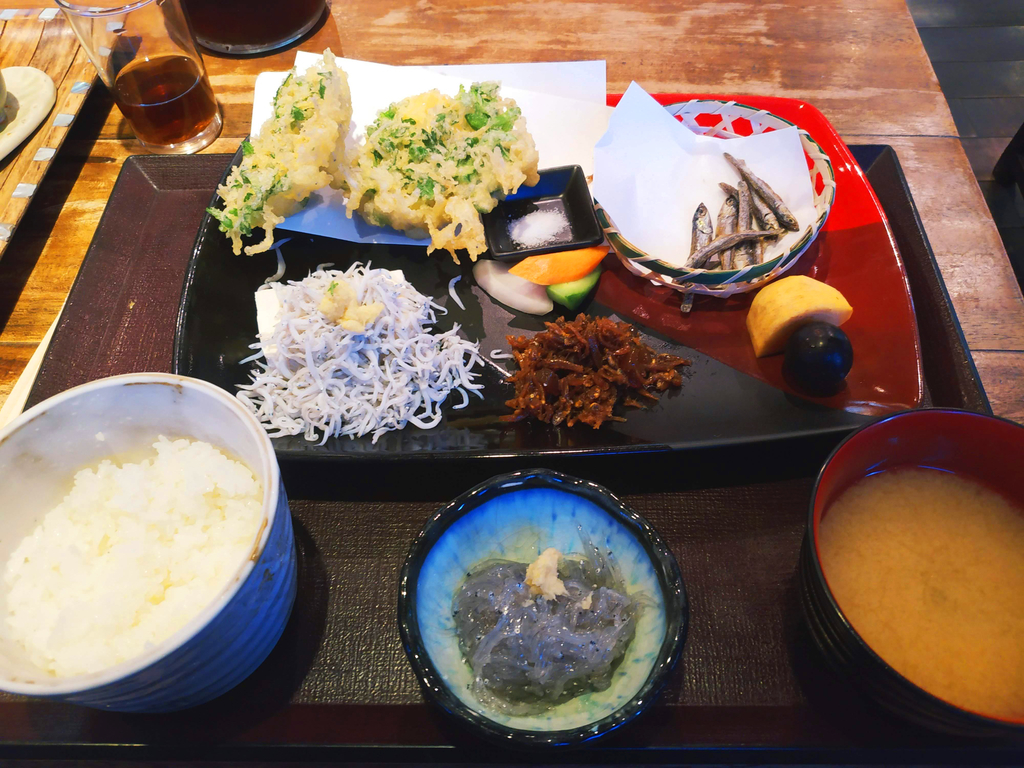 f:id:tentsu_media:20181115110003j:plain しらすづくし定食