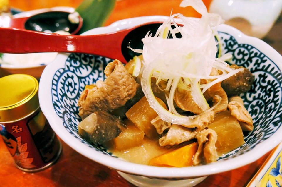 f:id:tentsu_media:20190620120546j:plain 牛もつ煮込み