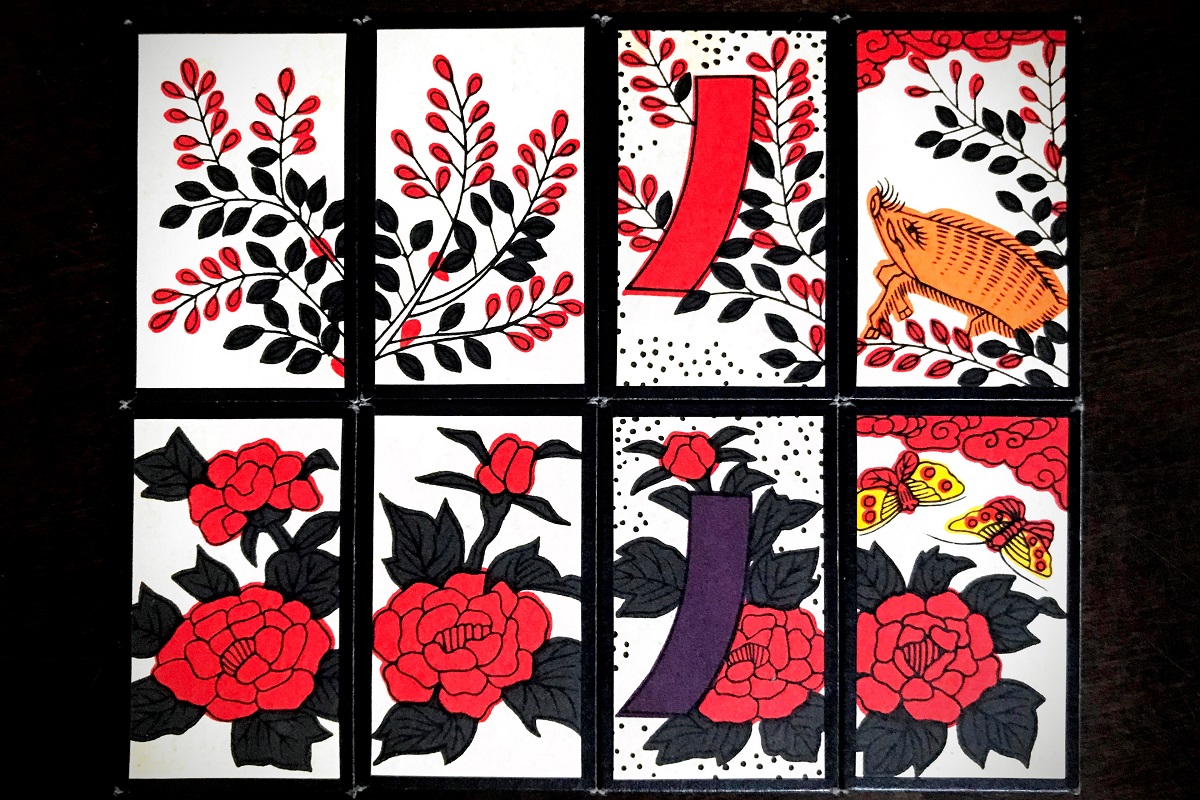 f:id:tentsu_media:20200331173012j:plain 花札に描かれている萩の花と牡丹の花