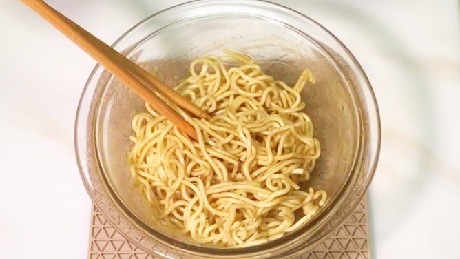 レンジで簡単 ヘルシー 焼きそば麺で作る ベビースターラーメン風スナック の作り方 てぬキッチン