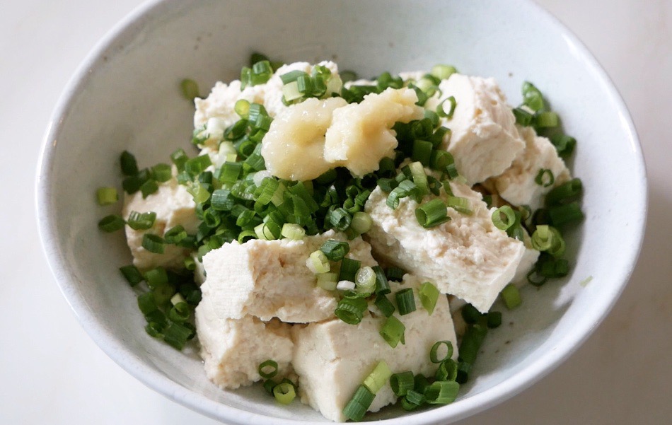 豆腐に熱したごま油をかけるとマジでやばい お豆腐の熱しごま油かけ の作り方 てぬキッチン