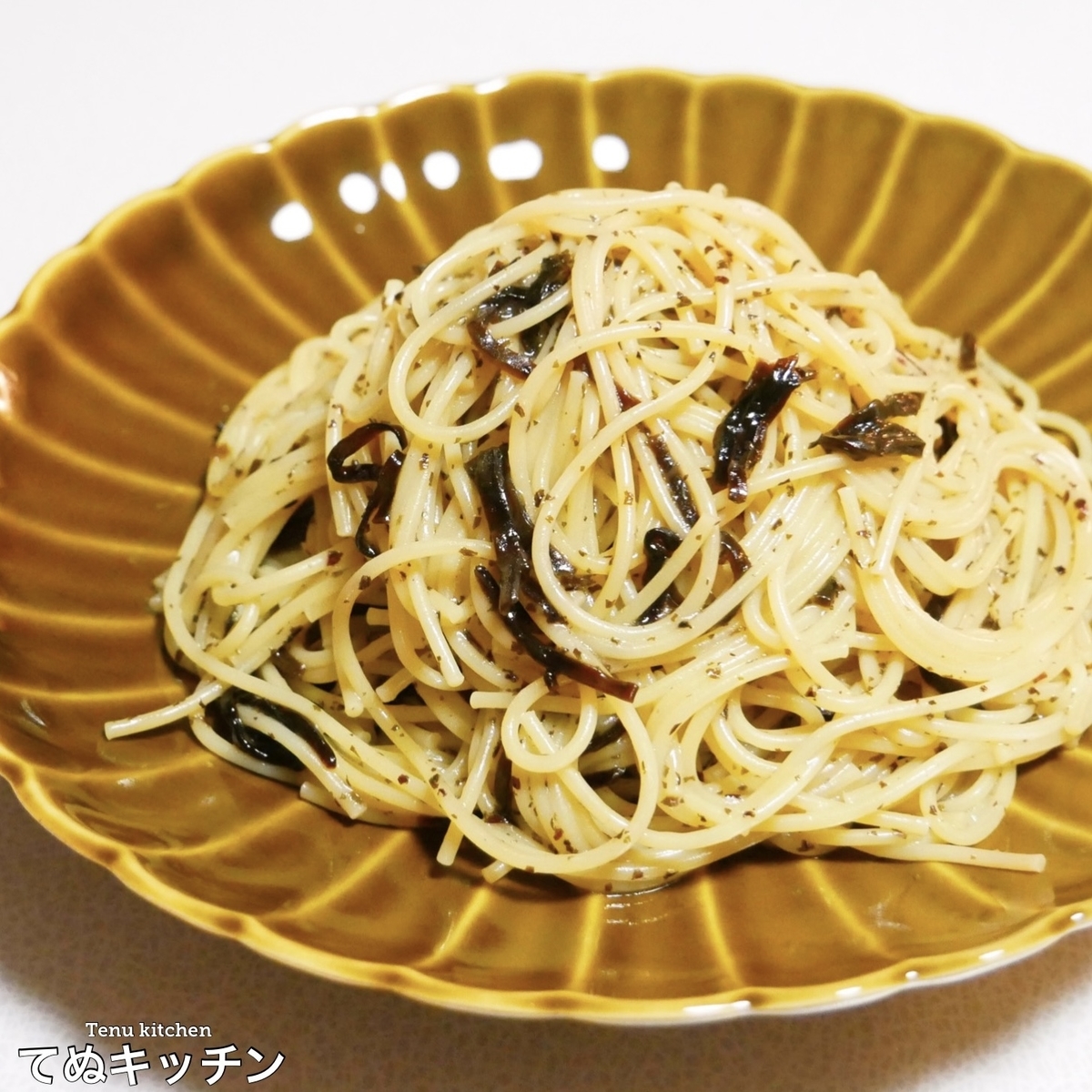 この組み合わせ実は最強 パスタに塩昆布とゆかりを混ぜるとかなり美味しいからぜひやってみて 塩昆布ゆかりバターパスタ の作り方 てぬキッチン