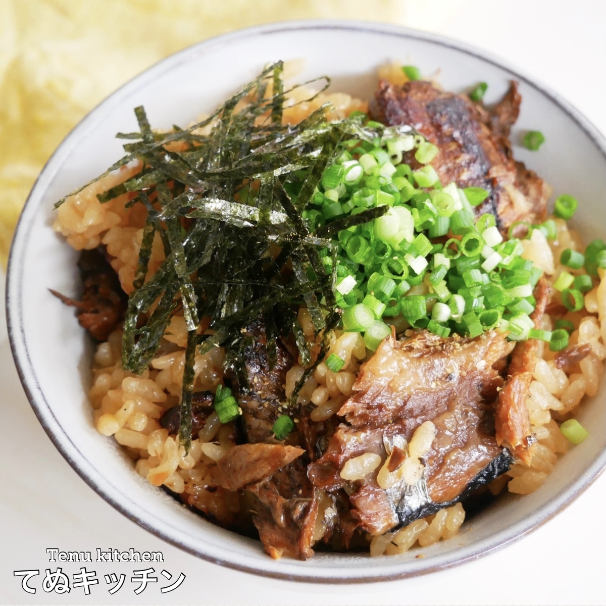 マジ簡単すぎ 調味料２つと缶詰を入れて炊くだけでめちゃくちゃ美味しい サンマの炊き込みご飯 の作り方 てぬキッチン