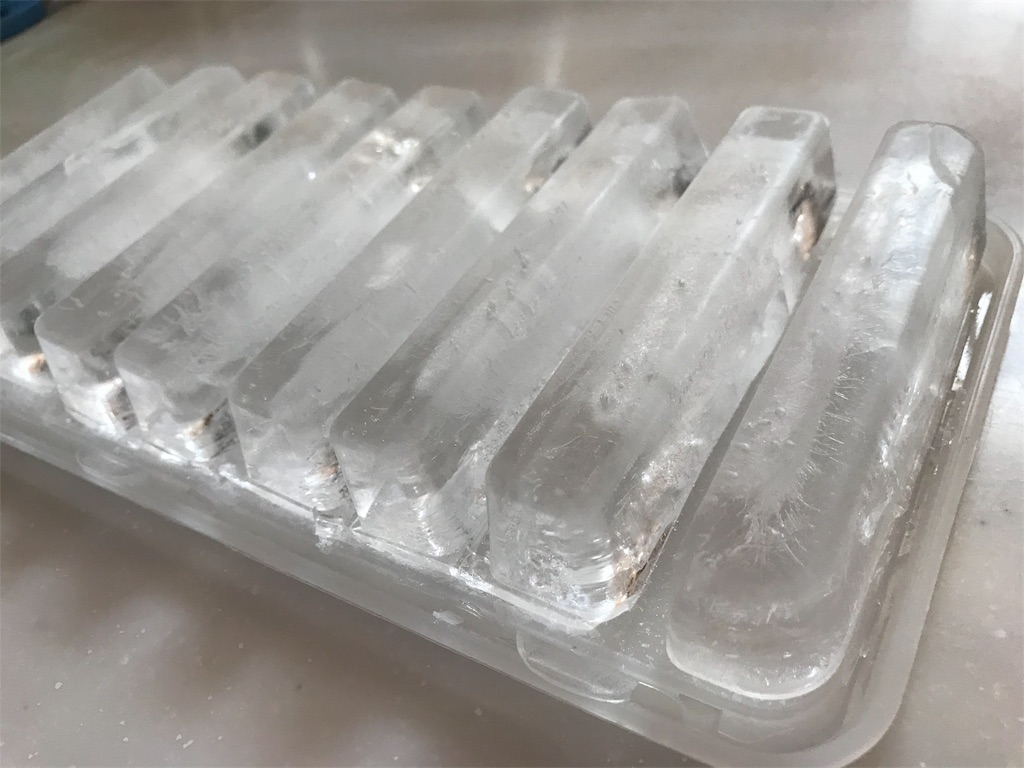 ニトリの細長い製氷皿が 最強の保冷力 水筒や直飲みマグに入れてみて ままここmamacoco