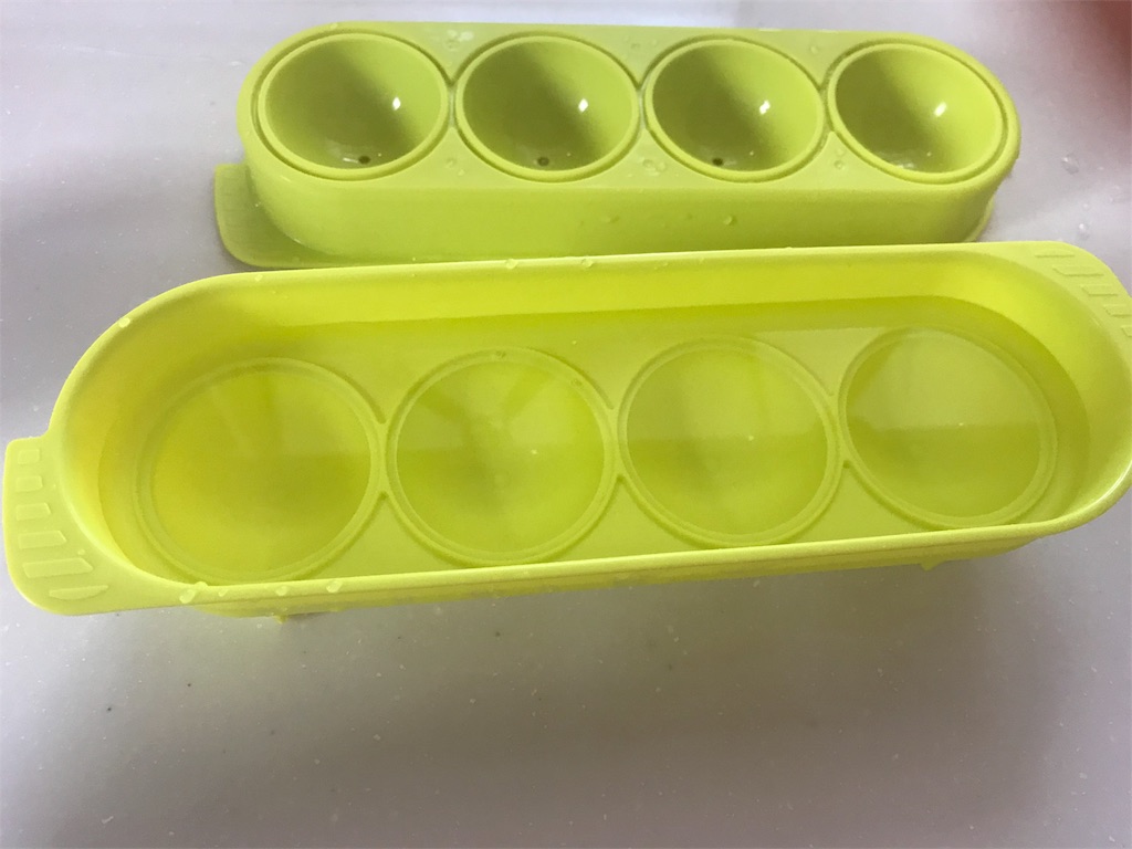ニトリの大きな丸氷を一度に4つも作ることができる製氷皿 ままここmamacoco
