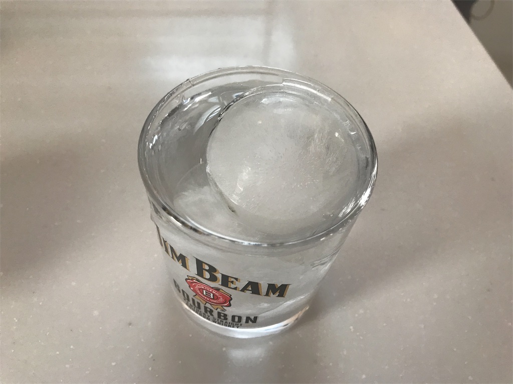 ニトリの大きな丸氷を一度に4つも作ることができる製氷皿 ままここmamacoco