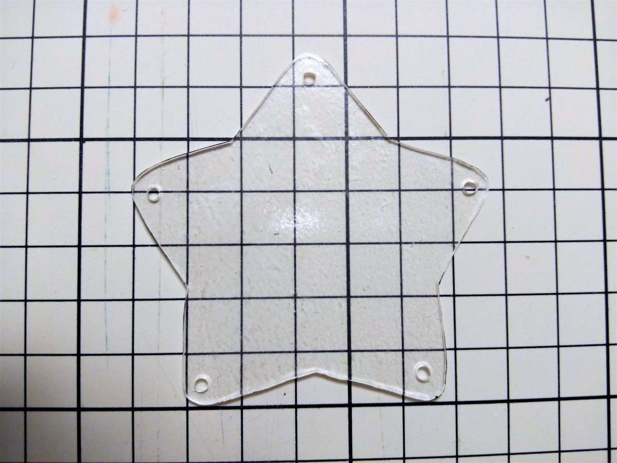 透明な星型パーツも作る