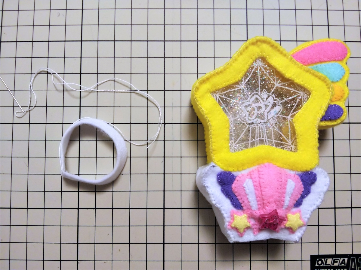 上部パーツの下に縫い付ける