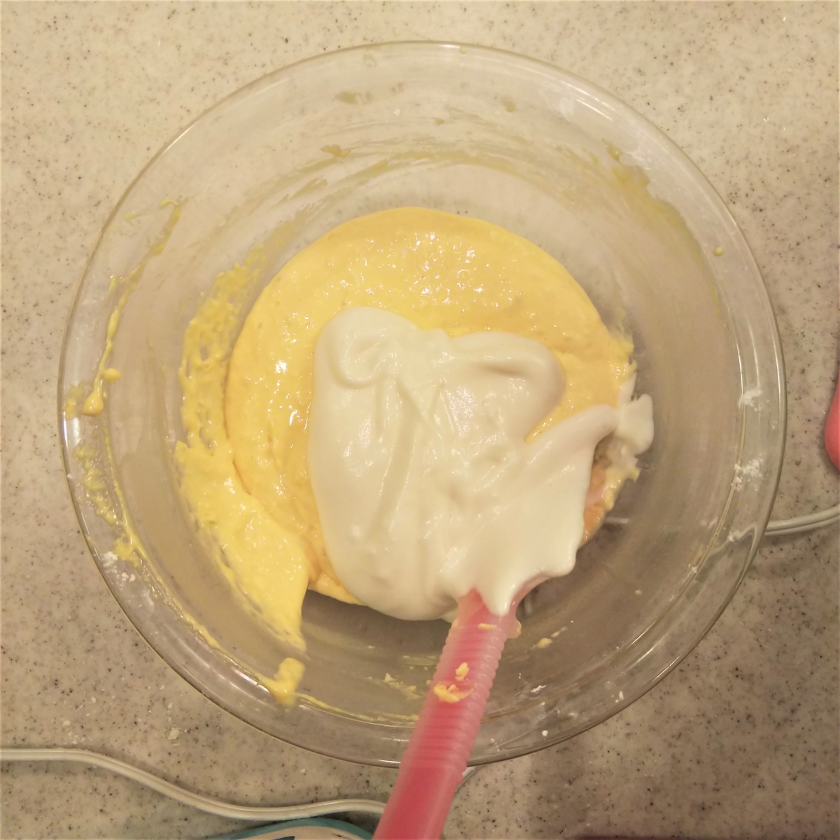 豆乳メレンゲを1/3加える