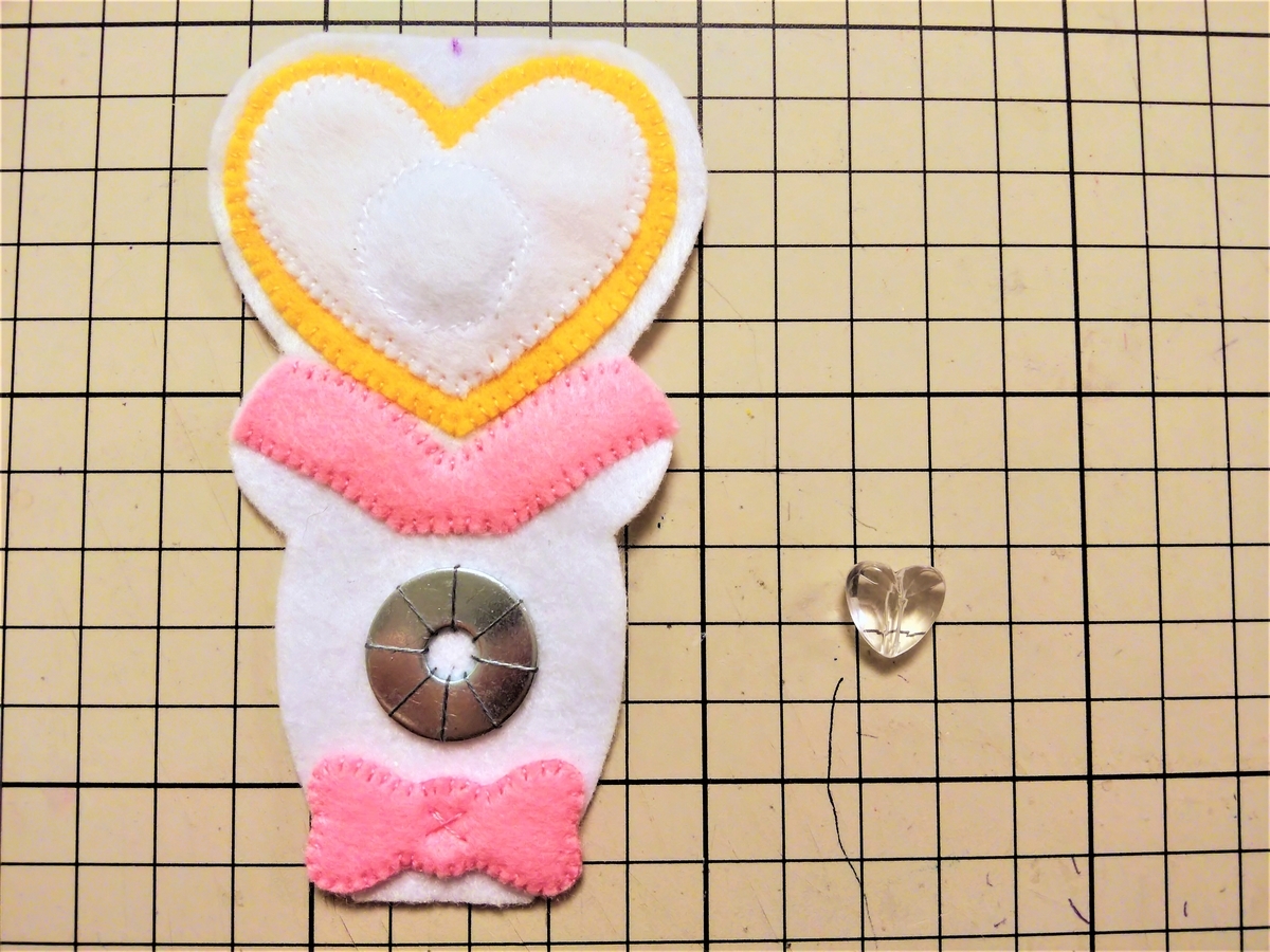 【中央④】リボン中央の飾りもつける