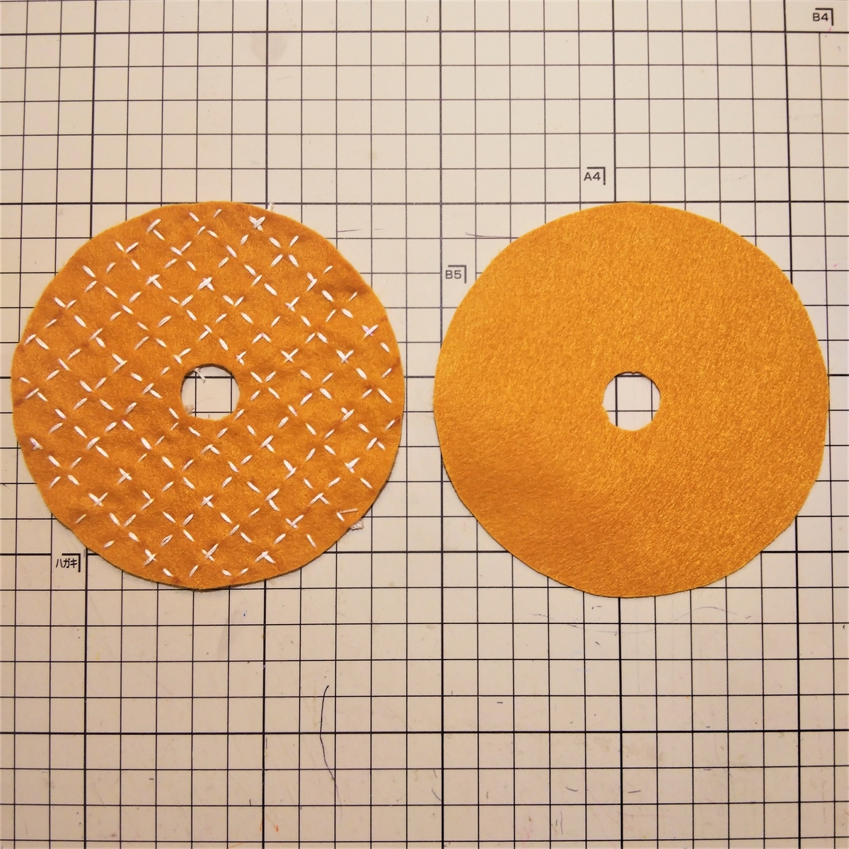 シュガーレイズドの作り方② 刺繍が終わったら重ねて縫い合わせる