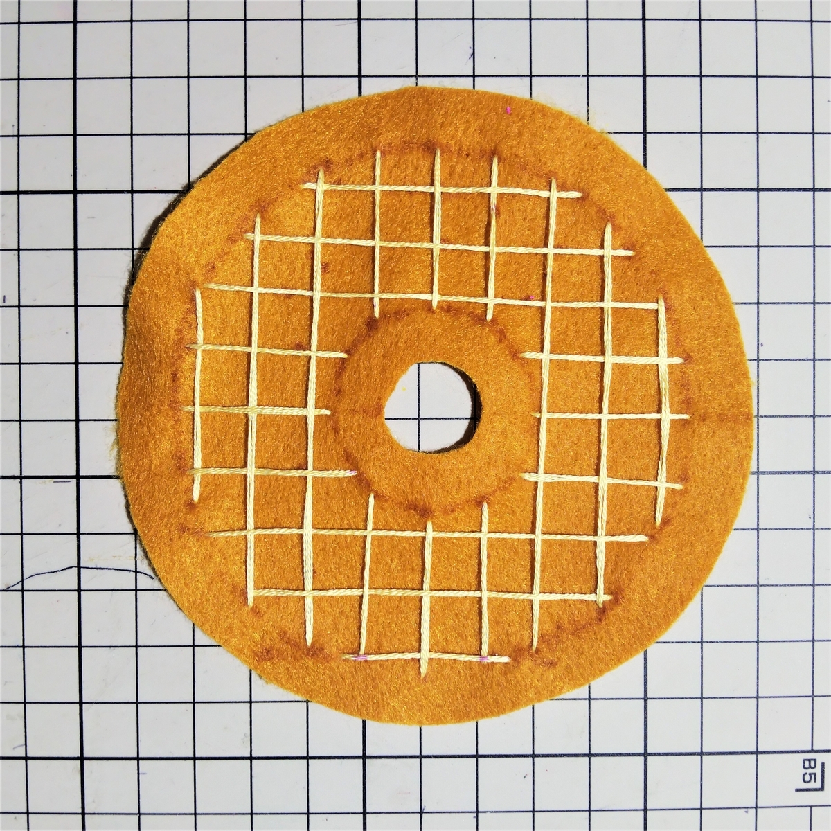 ハニーディップの作り方① 横線も刺繍する