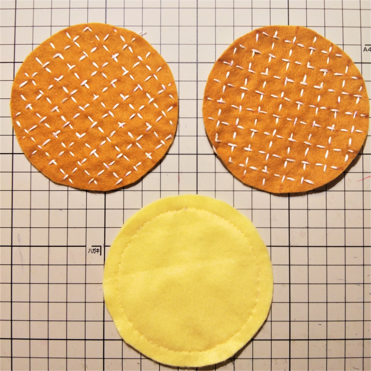 エンゼルクリームの作り方④ 2枚とも刺繍する