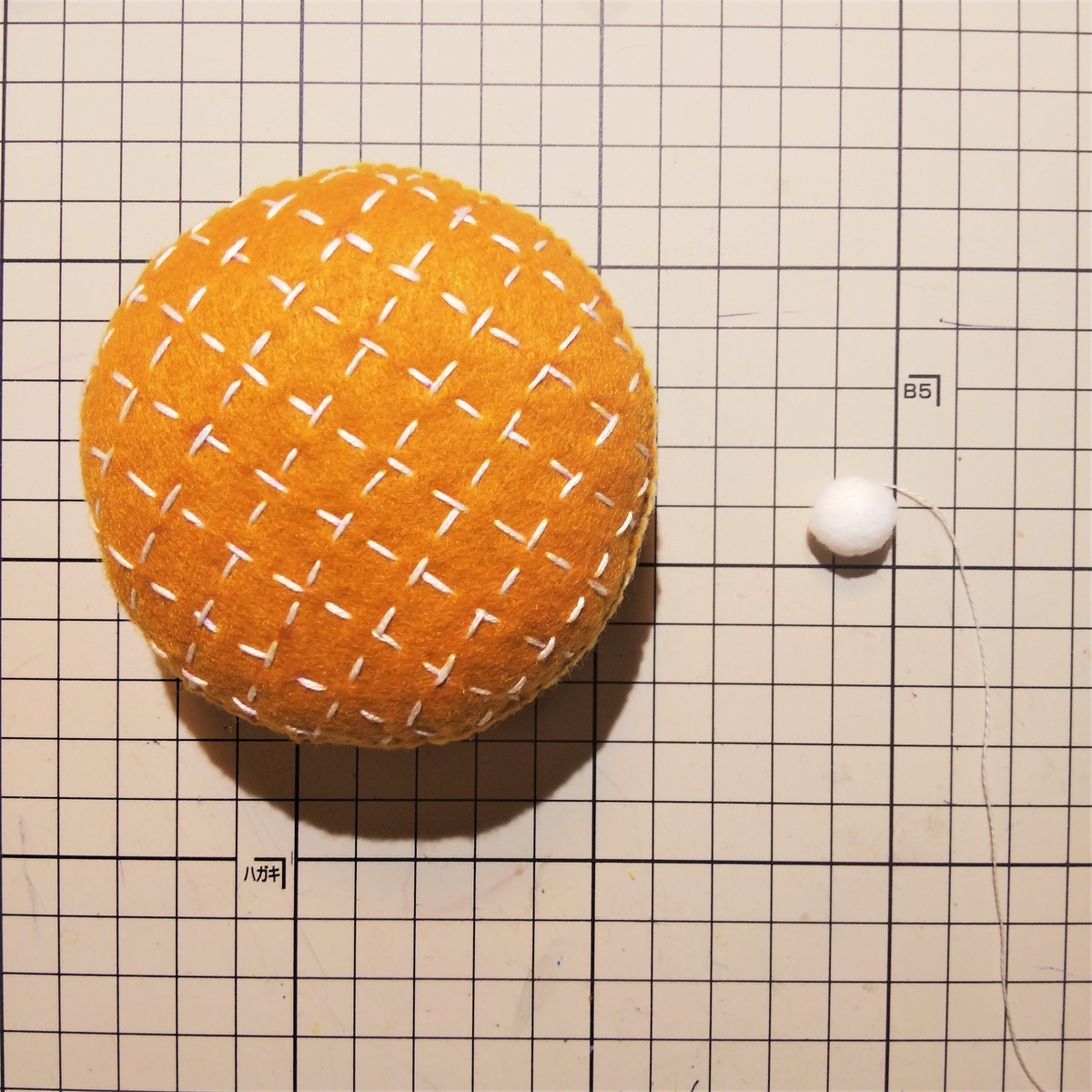 クリームドーナツの作り方⑪ 本体側面に縫いつける