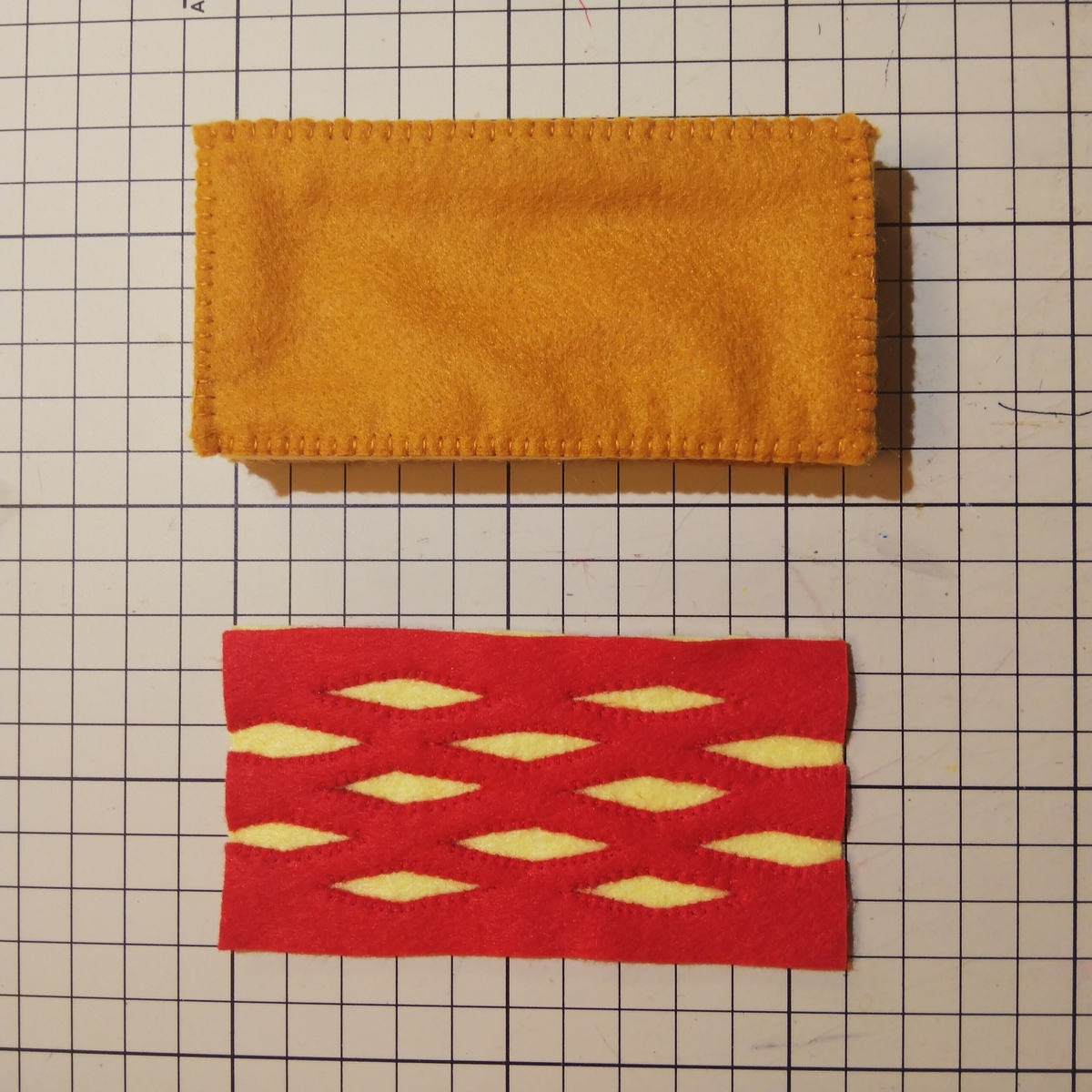 フェルトの『パイ』の作り方⑩ 底を縫い付ける