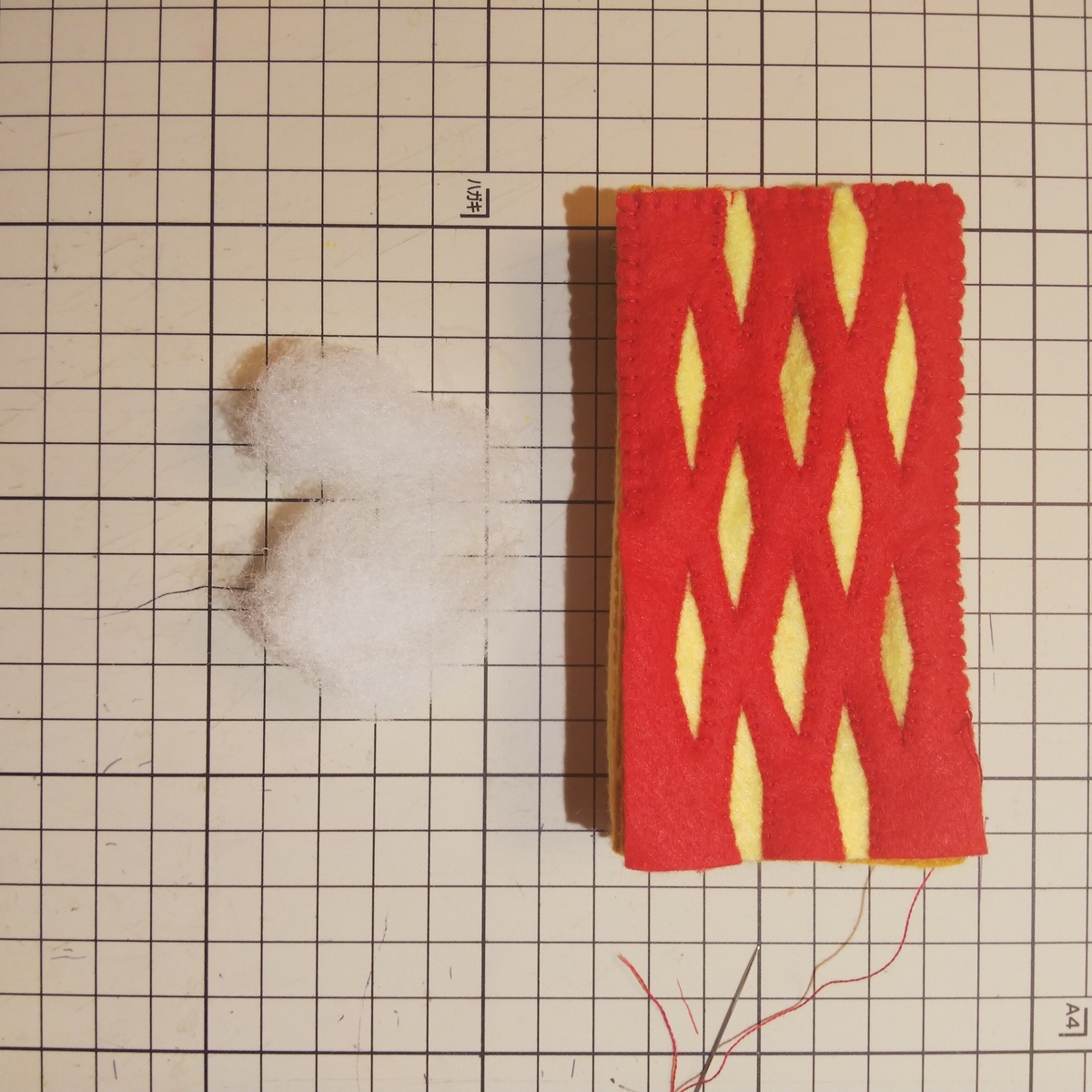 フェルトの『パイ』の作り方⑪ 綿を不均等に入れる