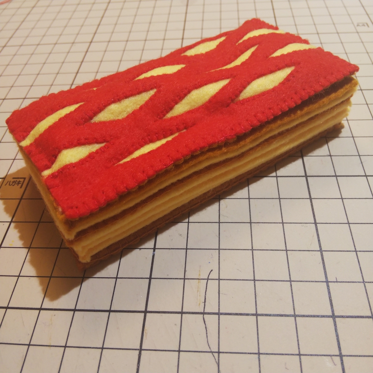 フェルトで作った『ラズベリーチーズパイ』