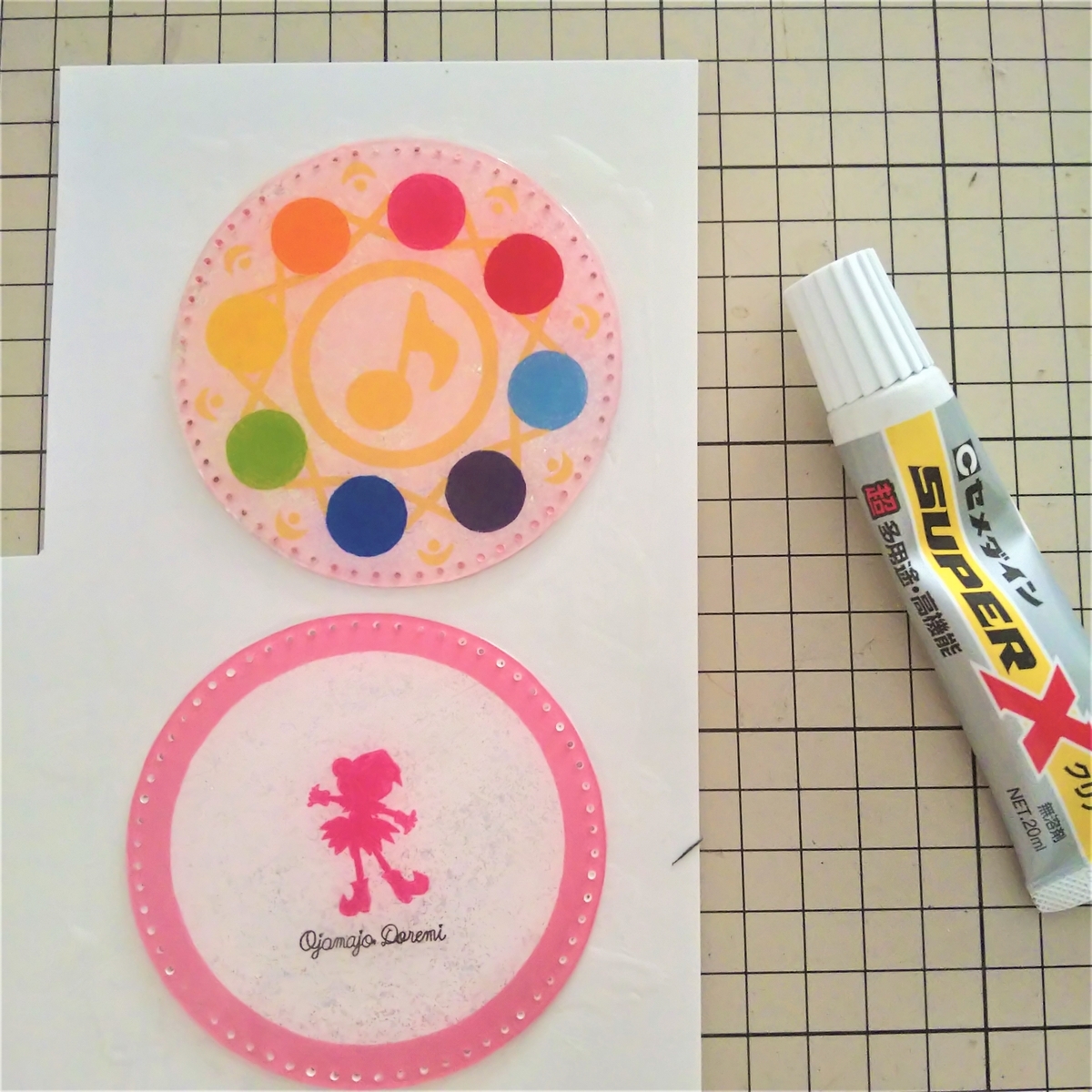 裏に白プラバンを貼る