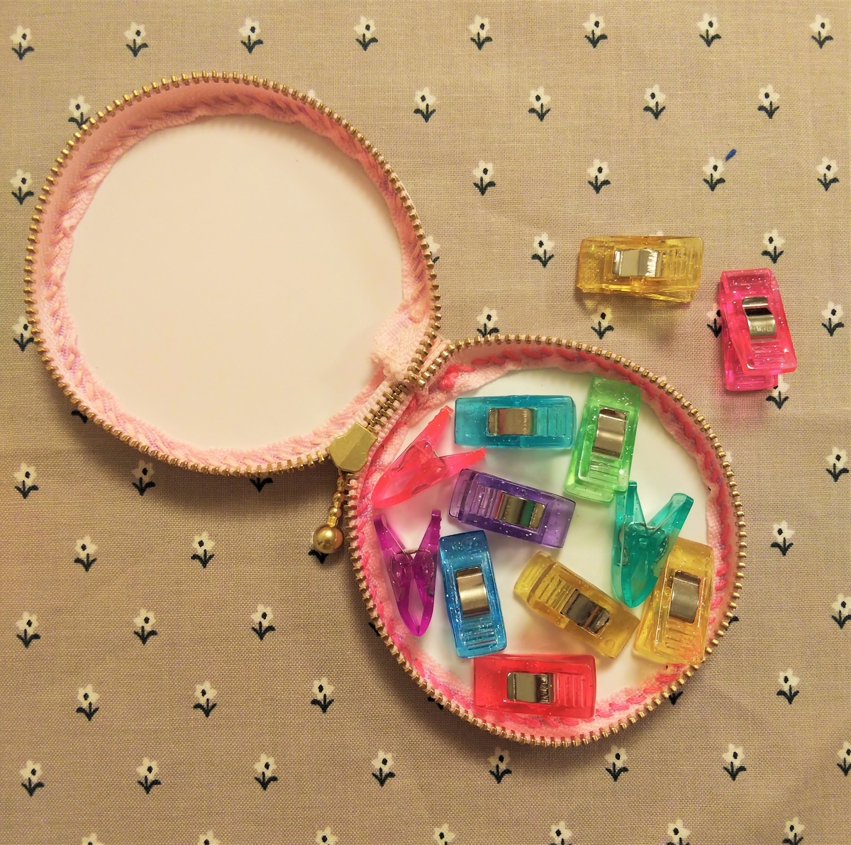 プラバンで『見習いタップ風小物入れ』を作ってみた(内側)