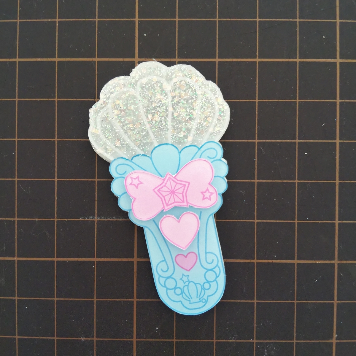 両面テープで貼り合わせて完成