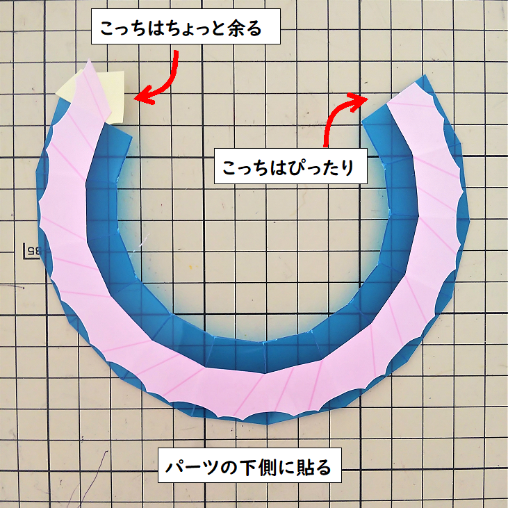 パーツにシールを貼る