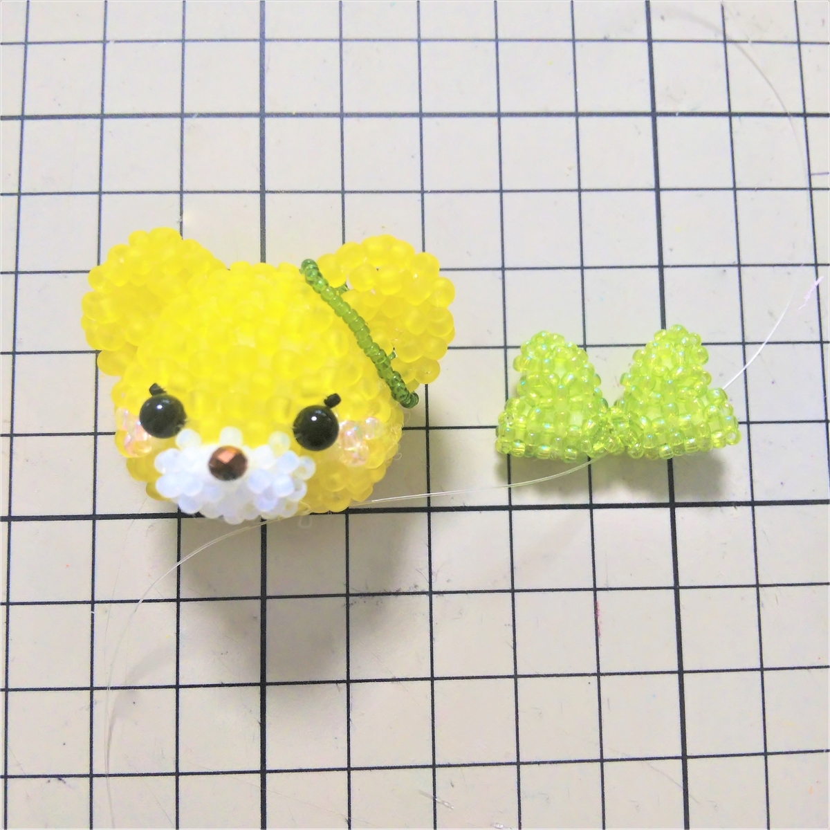 耳と飾りを作ってお顔の完成