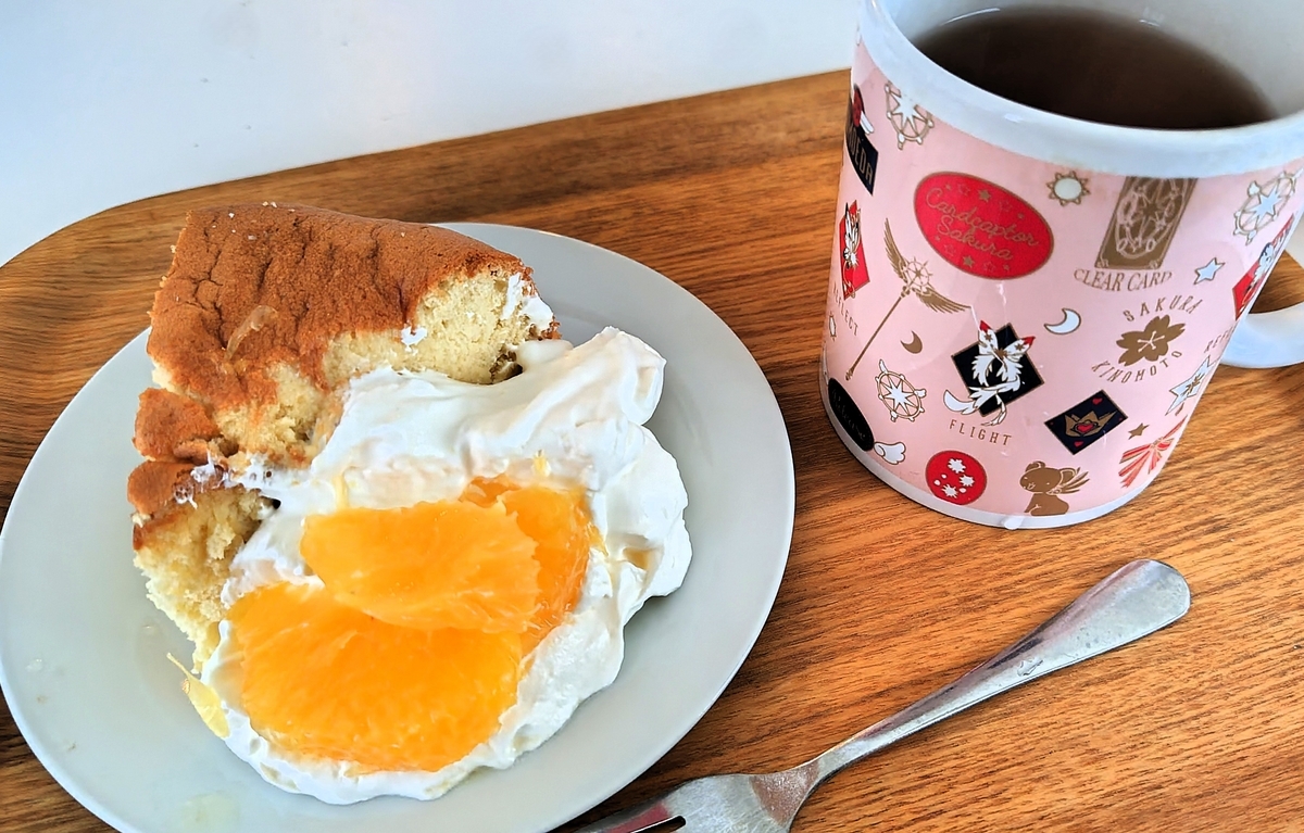 デコレーションしないケーキを食す