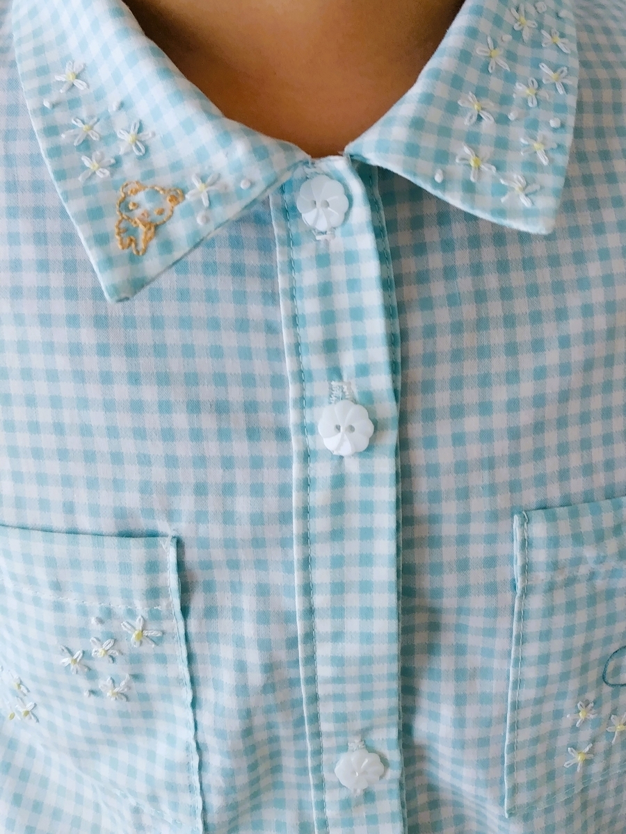 ワンピースの襟に刺繍してみた