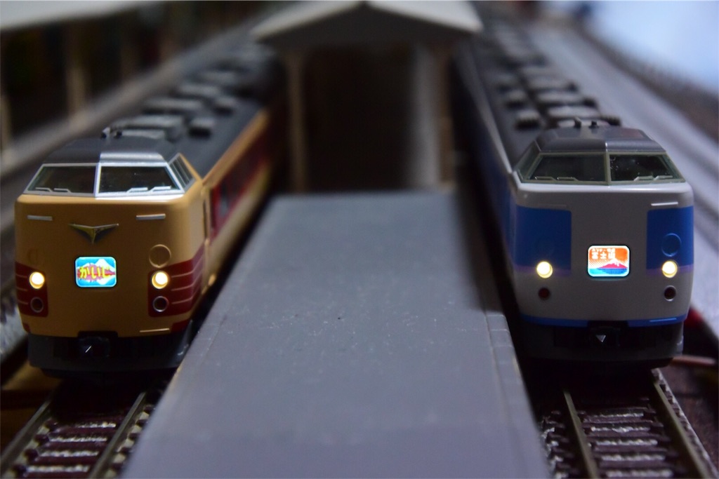 TOMIX 189系M50編成 入線 - 鉄分補給