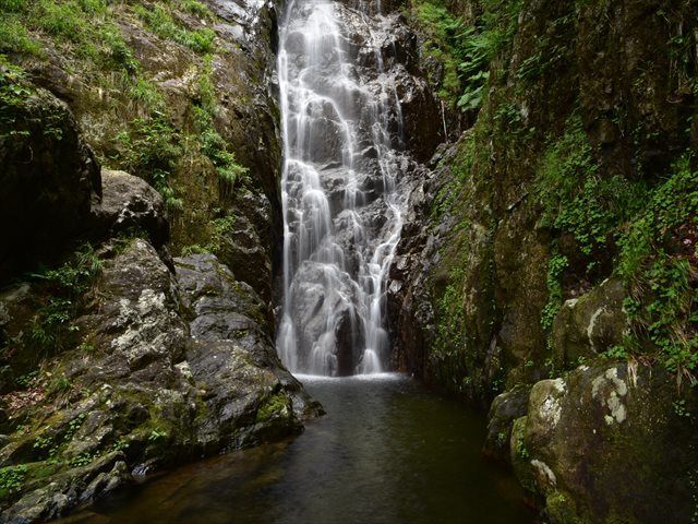 中国山地の秘境奥匹見峡で50mの大滝を長時間露光で撮ってきた Tabing 旅とカメラ